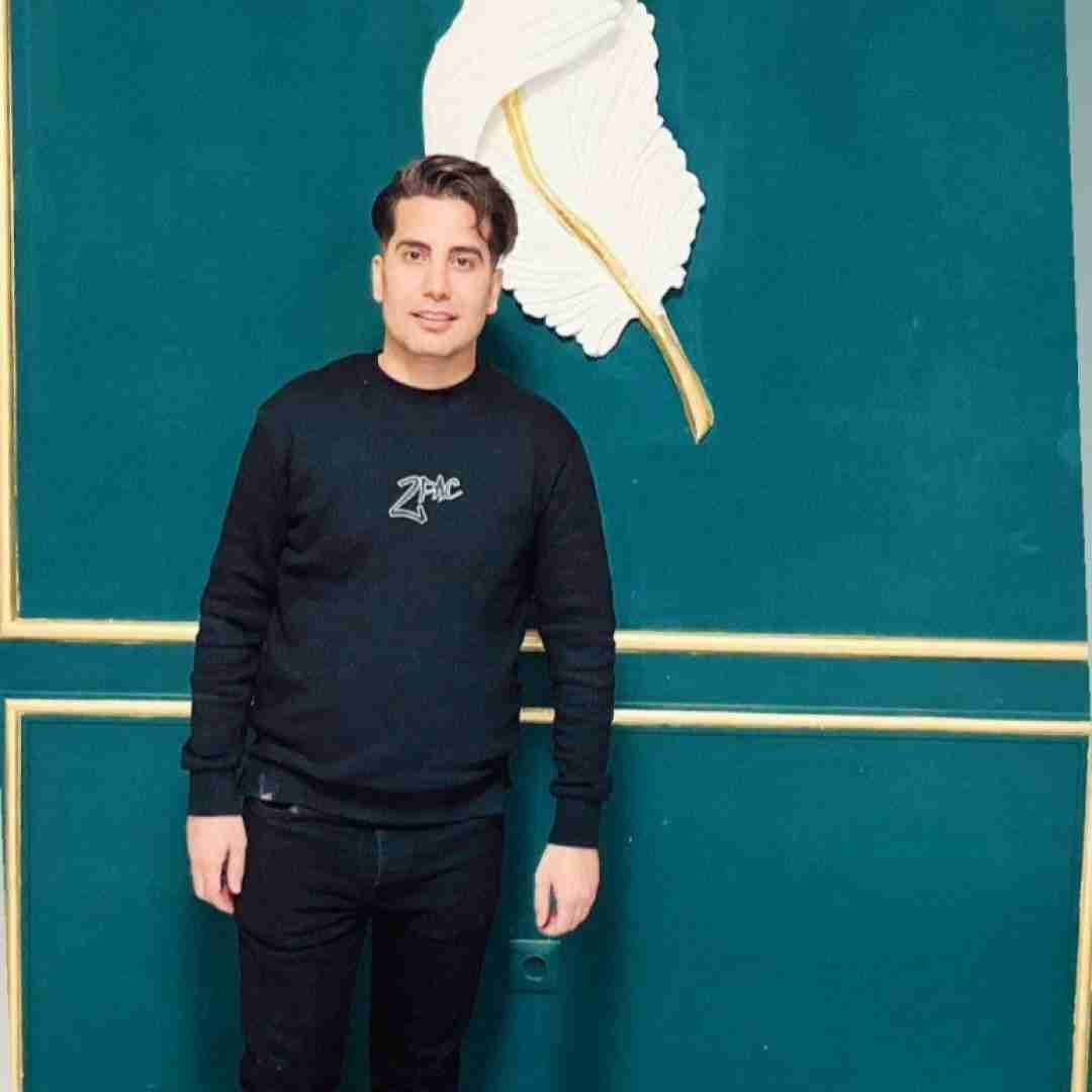دانلود اهنگ فرشاد آزادی نرو هرجا نشین با هرکس انقد ساده نباش