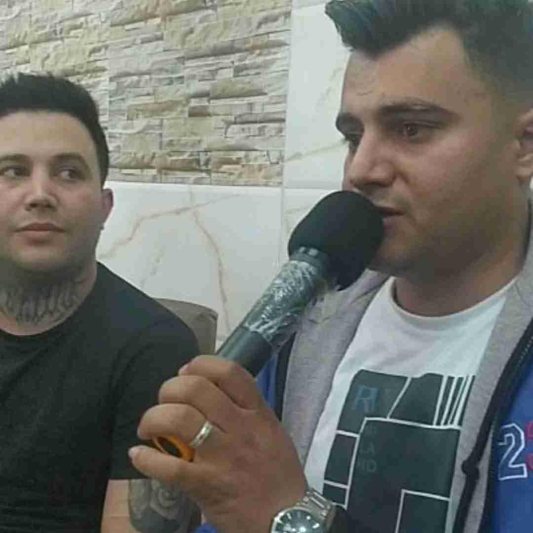 دانلود اهنگ رامین کرمی لباس یادگاریده هر شو به آغوش میکشم