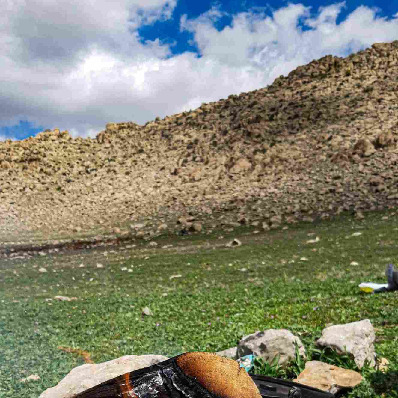 دانلود اهنگ  سخته بخندی وقتی که دلت پر غم باشه هوش مصنوعی