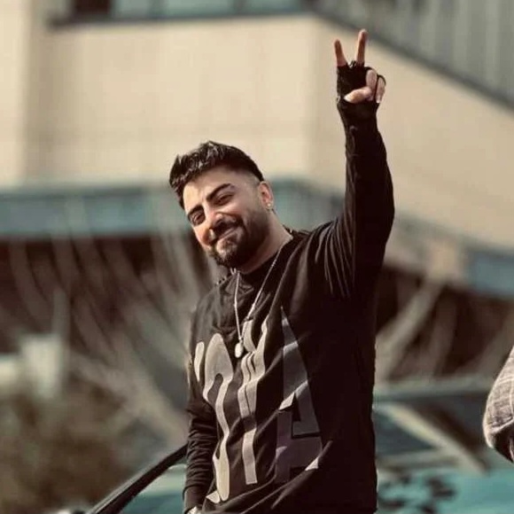دانلود اهنگ رامین تجنگی سر م خالی میکرد کمبود عقده هاشه