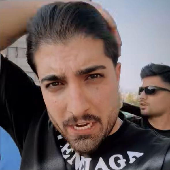 دانلود اهنگ امیر لیام ها چیه هوایی شدی فکر کردی خوریه