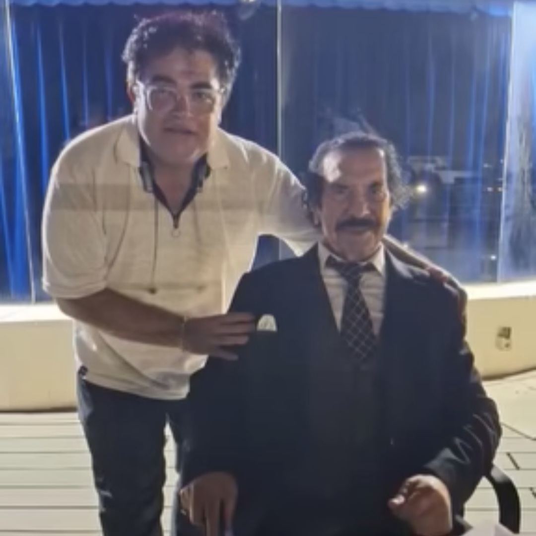 دانلود اهنگ جواد یساری اوﻣﺪی اﻣﺎ دﻳﺪم دﺳﺖ ﺗﻮ ﺳﺮده