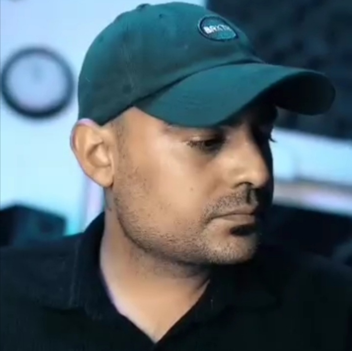 دانلود اهنگ روح الله کرمی دلت به کسی ندی روت میکشم ابدی