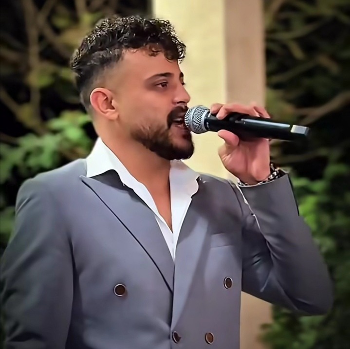 دانلود اهنگ محمد ملایی امشب عکساتو با گریه بوسیدم